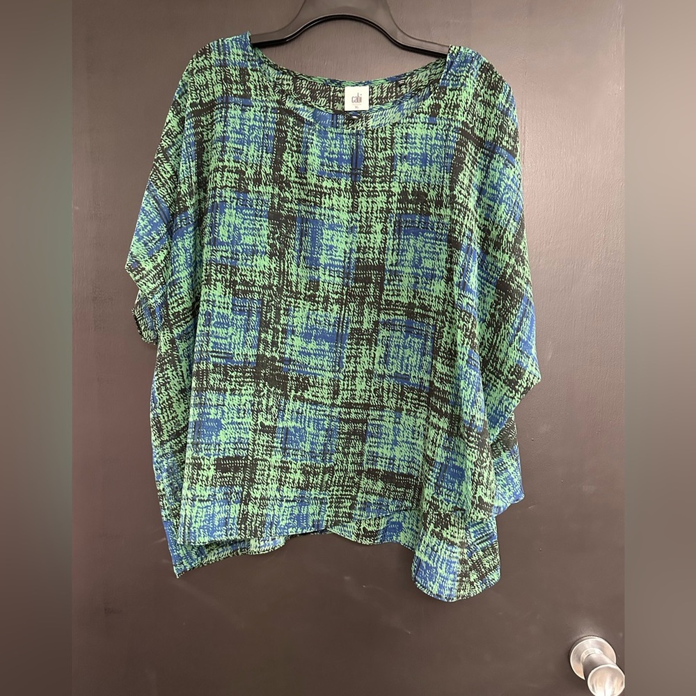 CAbi two piece top. Like new. Size XL